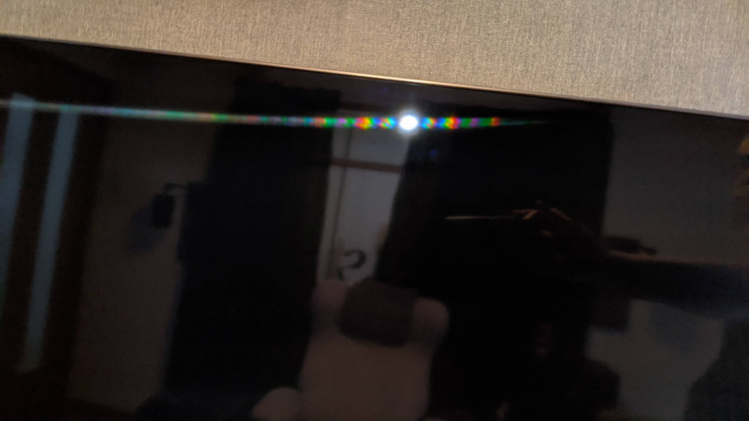 SONY 55X9500H 照明が虹色に反射