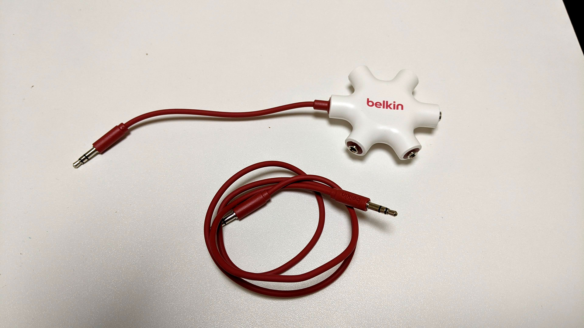 複数のオーディオ入力を1つのスピーカーに出力できる「Belkin マルチイヤホンスプリッター」を購入！逆に1つの入力を分配もできるしこれは便利！ |  Secura Vita