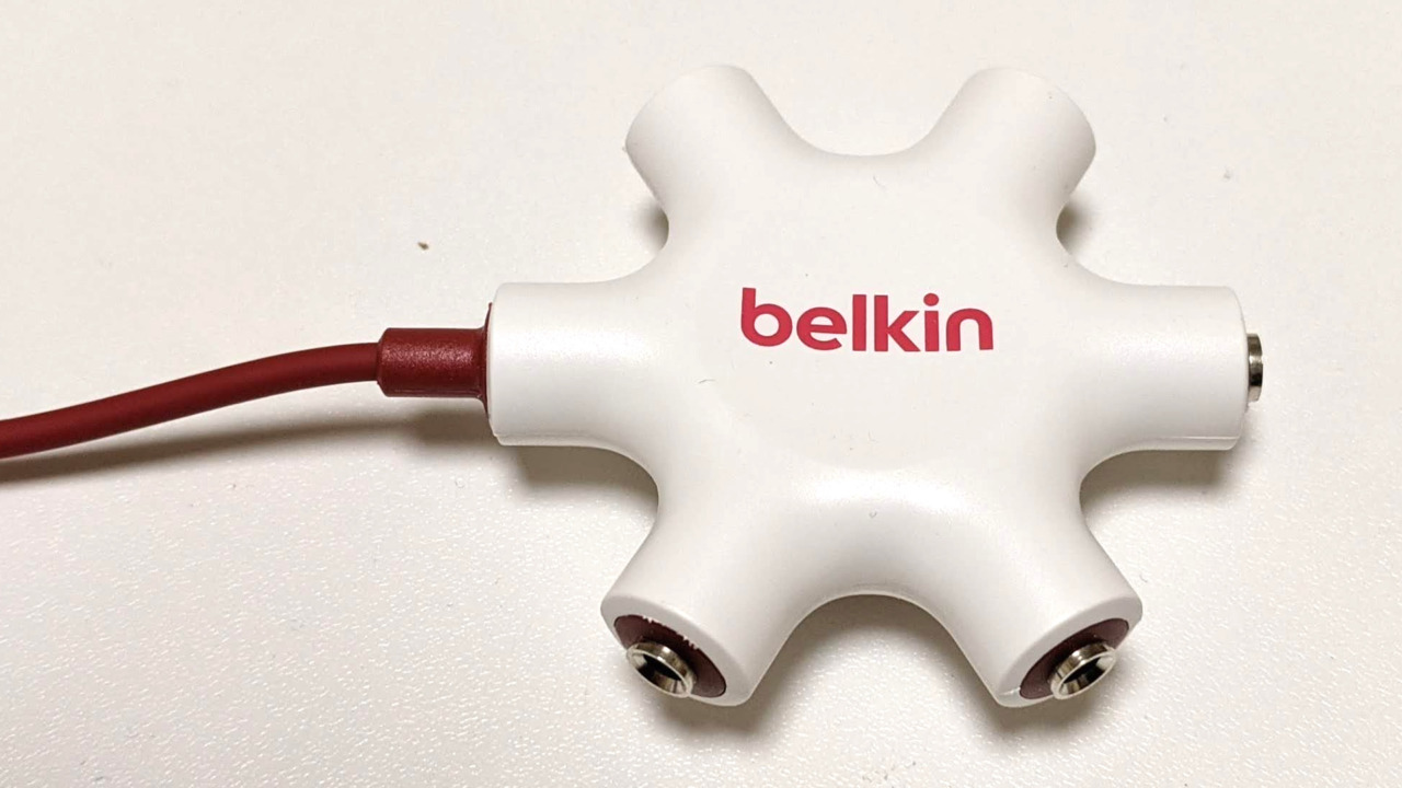 複数のオーディオ入力を1つのスピーカーに出力できる「Belkin マルチイヤホンスプリッター」を購入！逆に1つの入力を分配もできるしこれは便利！