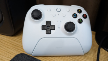 PCゲーム用にコントローラー「8BitDo Ultimate 2 ワイヤレス コントローラー」を購入。色々使えて高機能。