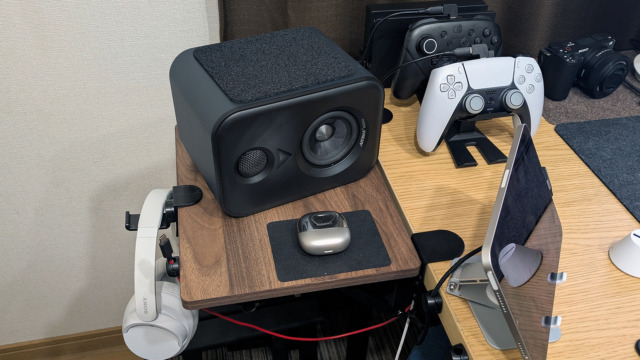 デスクが狭い？ニトリの拡張デスクなら2000円以下で解決！クランプで簡単取付！使わない時は折りたたんで収納も！