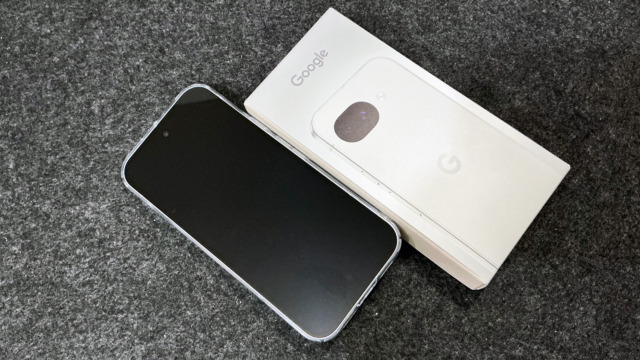 Google Pixel10aを購入！変化は少ないけど、デザインの満足感はかなり高い。ただ、PixelSnap非対応は残念…