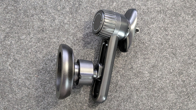UGREEN MagSafe車載ホルダー