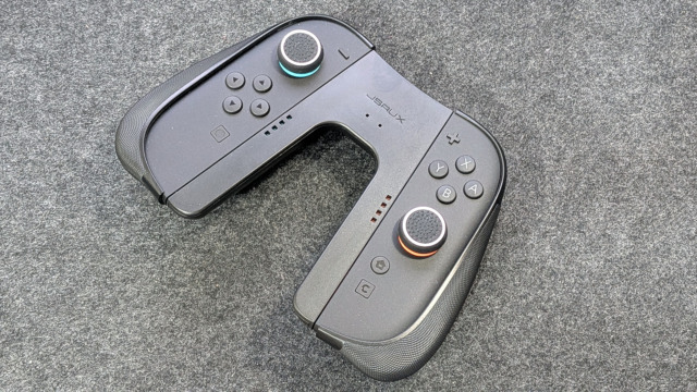 初代プロコンが壊れた…プロコン2が高すぎるから1800円のJSAUXのSwitch2用V字型JoyCon2充電グリップ+JoyCon2ケースセット買ってみたら大正解だった